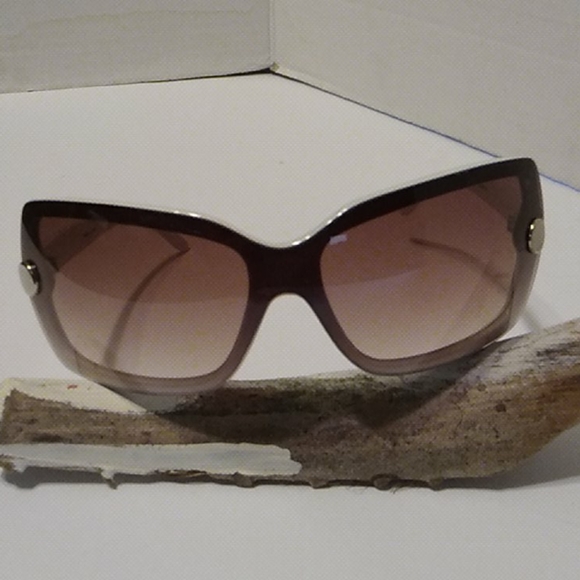 Nwot Brown and  White Sunglasses - Picture 5 of 6